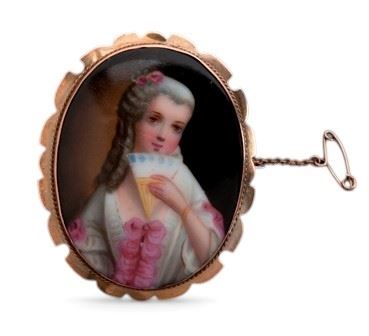 Spilla vittoriana inglese in oro con miniatura in porcellana, fine XIX secolo