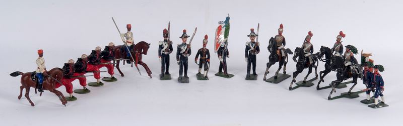 Lotto di 45 figure di militari