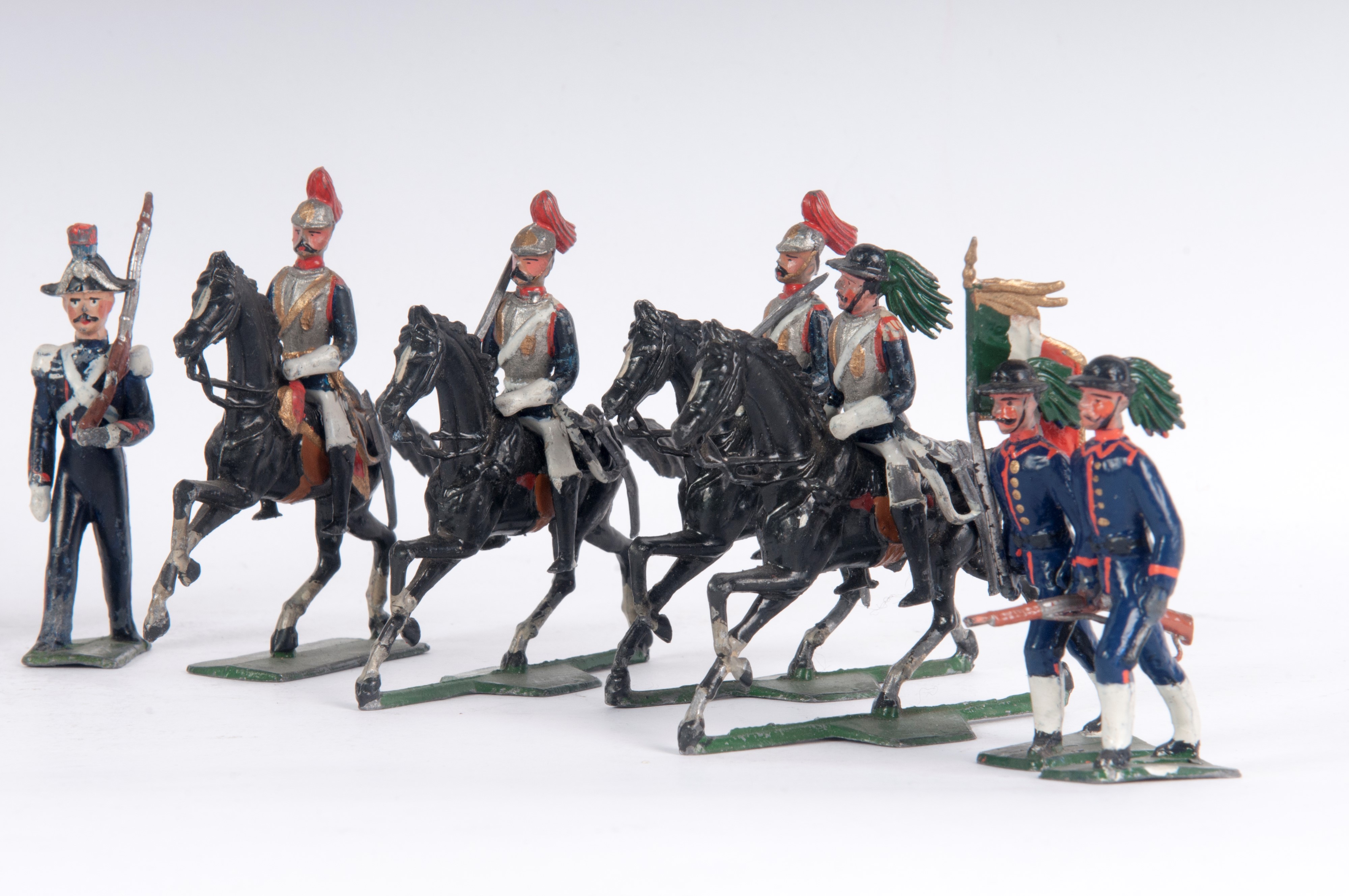 Lotto di 45 figure di militari