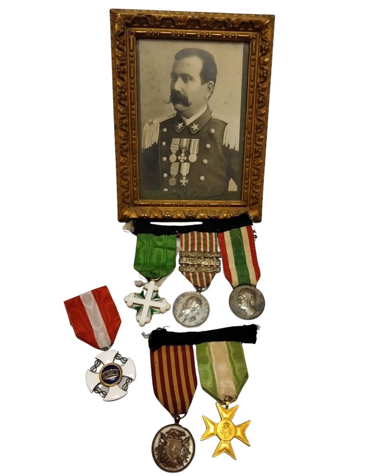 Medagliere risorgimentale con ritratto fotografico dell'insignito, fine XIX secolo