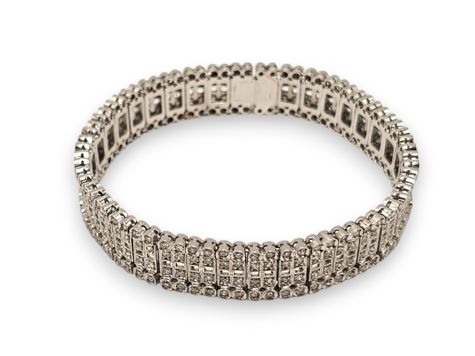 Bracciale in platino con diamanti, motivo a nastro snodato e pavé
