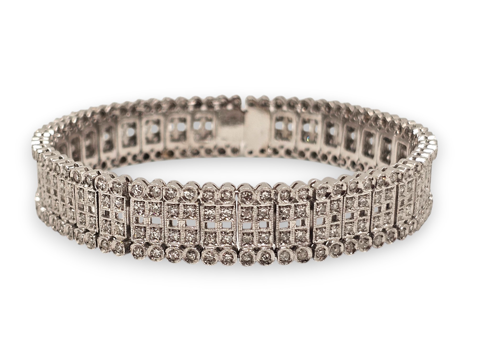 Bracciale in platino con diamanti, motivo a nastro snodato e pavé