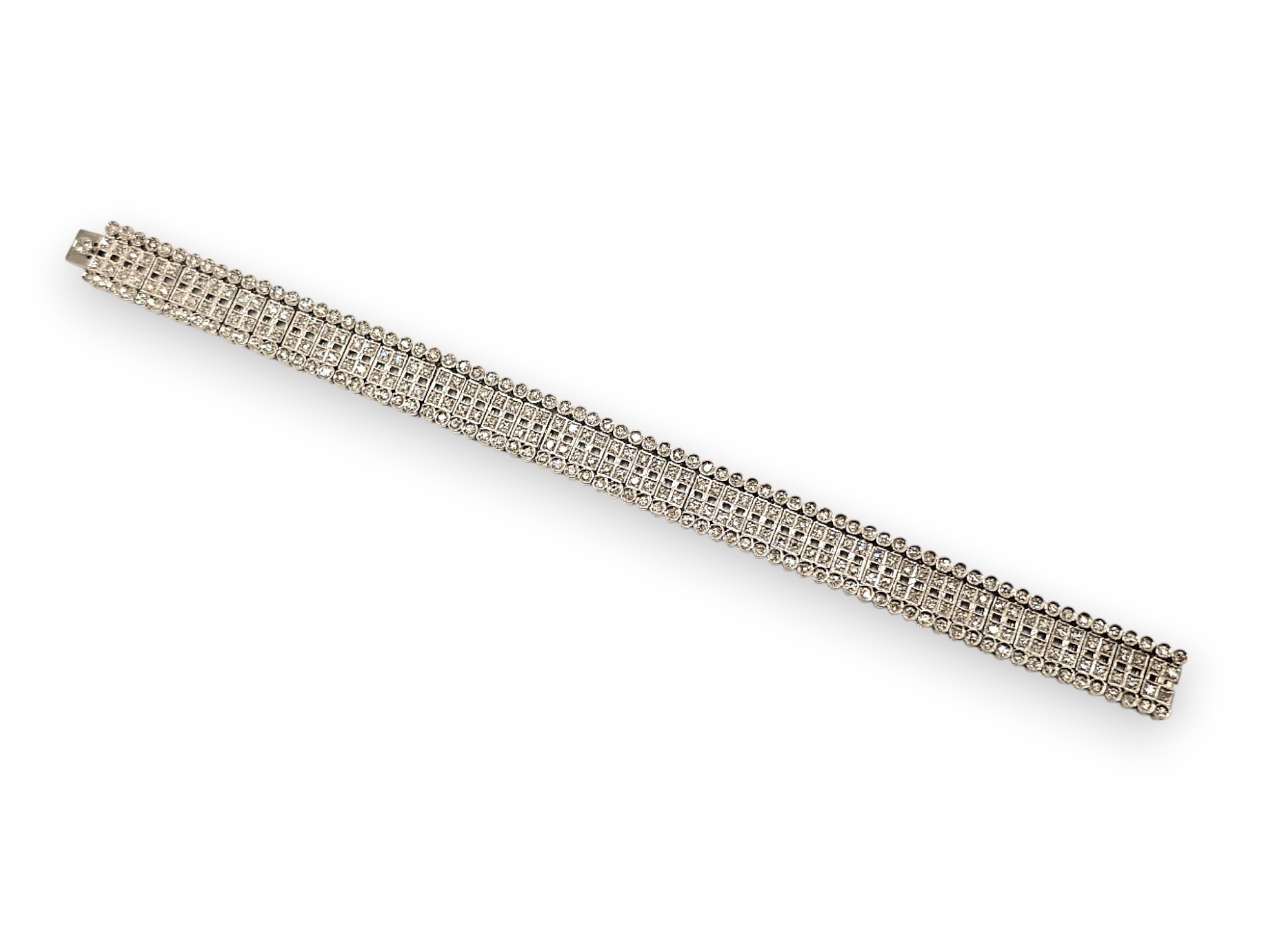 Bracciale in platino con diamanti, motivo a nastro snodato e pavé