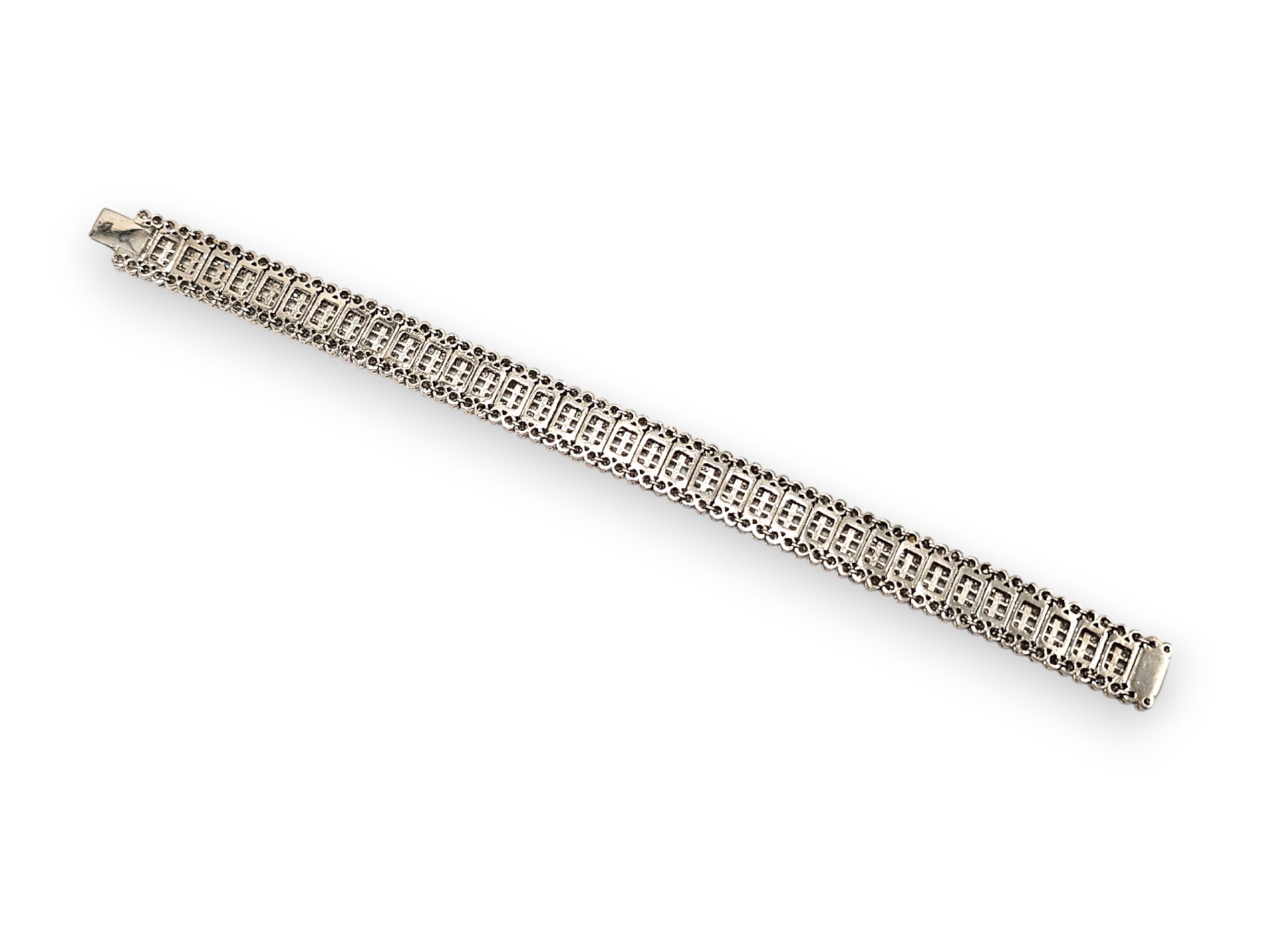 Bracciale in platino con diamanti, motivo a nastro snodato e pavé