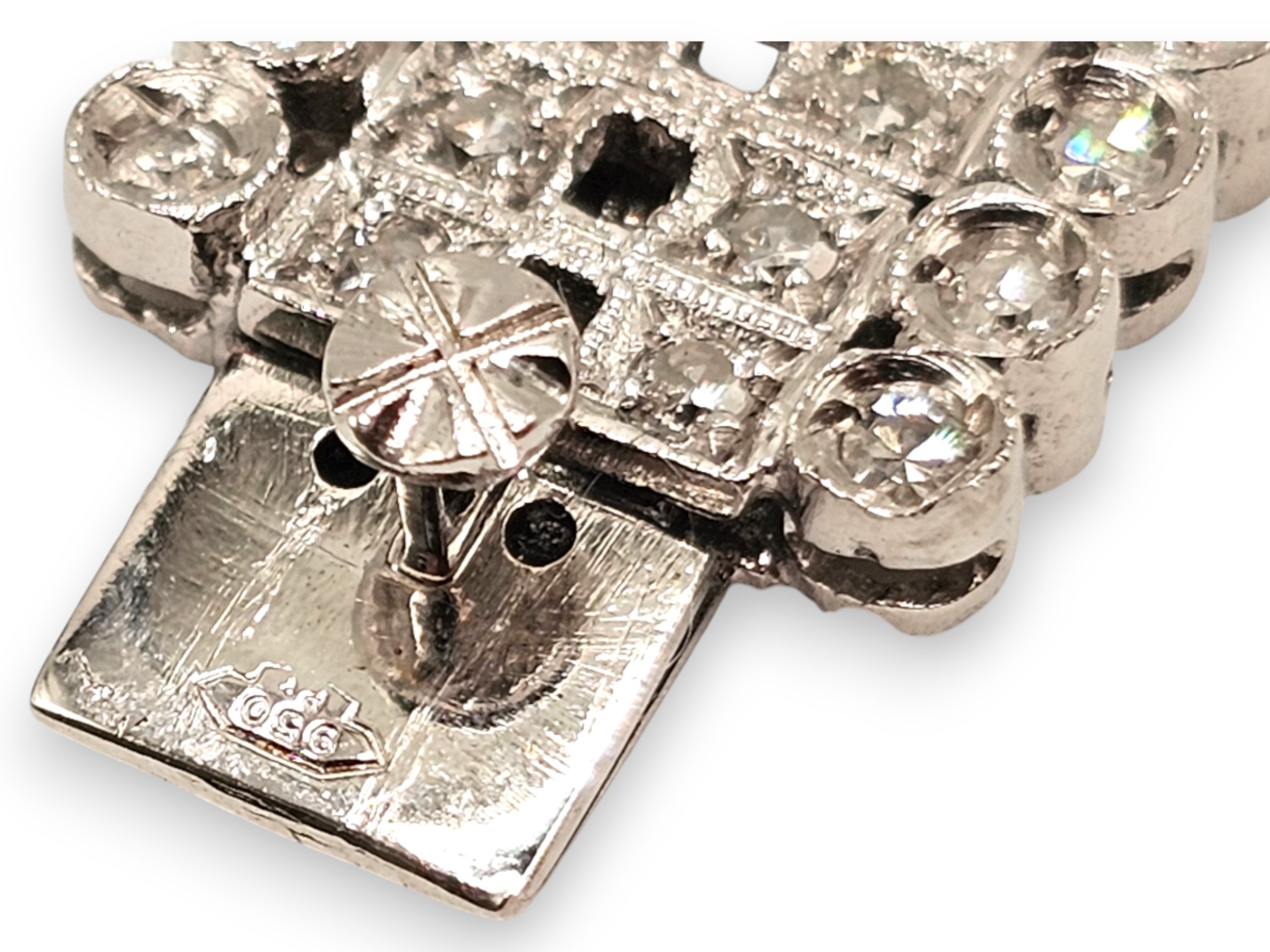 Bracciale in platino con diamanti, motivo a nastro snodato e pavé