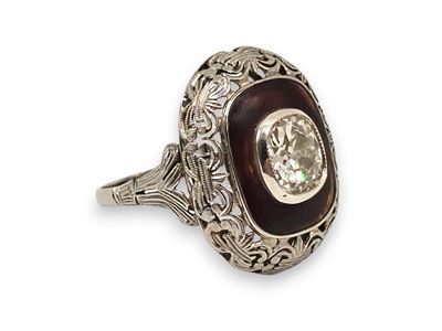 Anello in platino con diamante taglio old mine e inserto in onice, anni '30