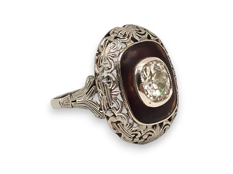 Anello in platino con diamante taglio old mine e inserto in onice, anni '30