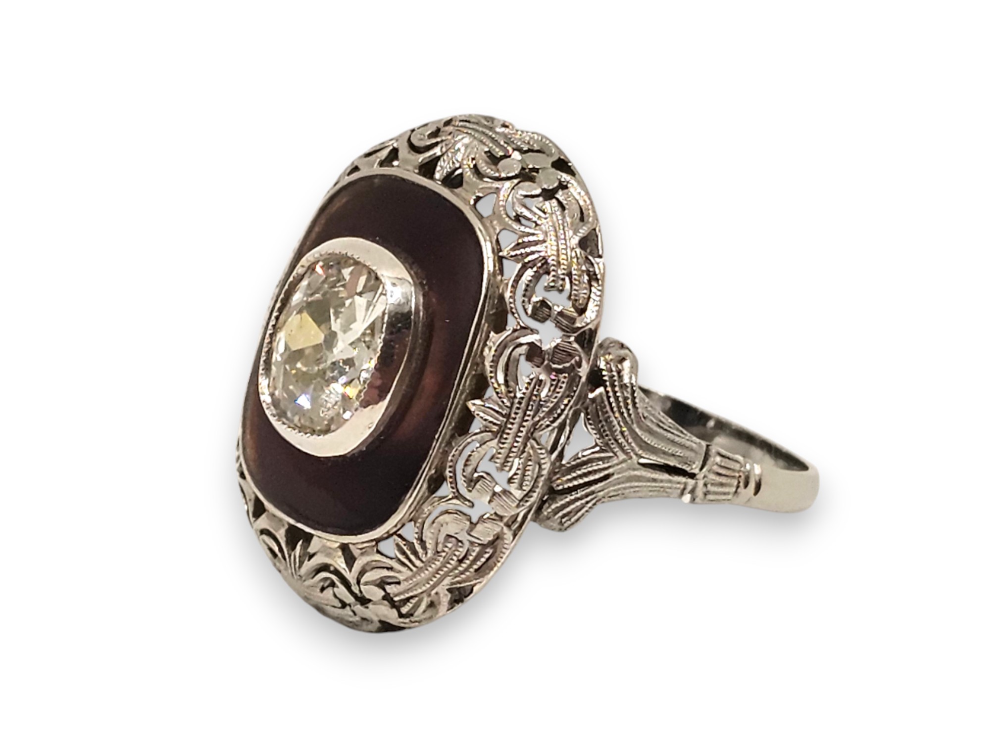 Anello in platino con diamante taglio old mine e inserto in onice, anni '30