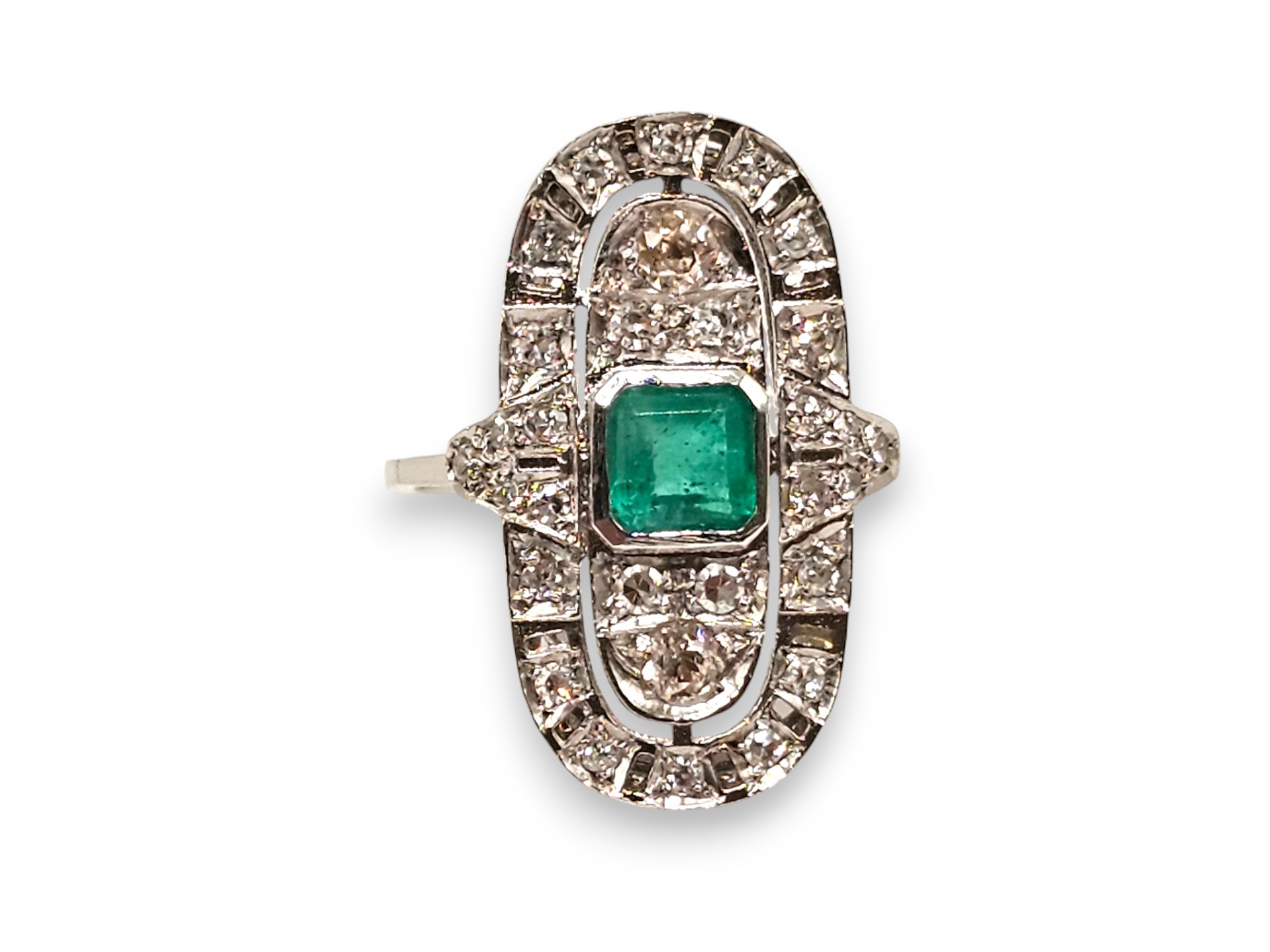 Anello in oro e platino, smeraldo e diamanti, anni ’20