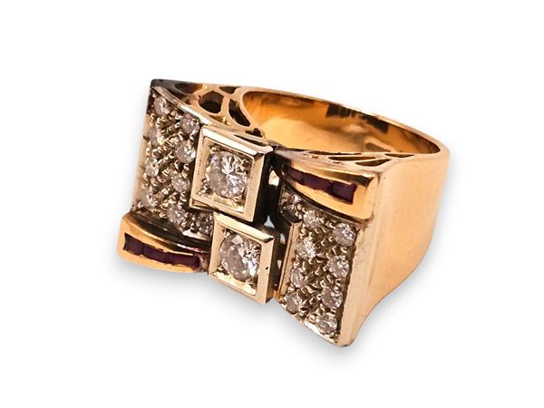 Anello in oro con diamanti e rubini