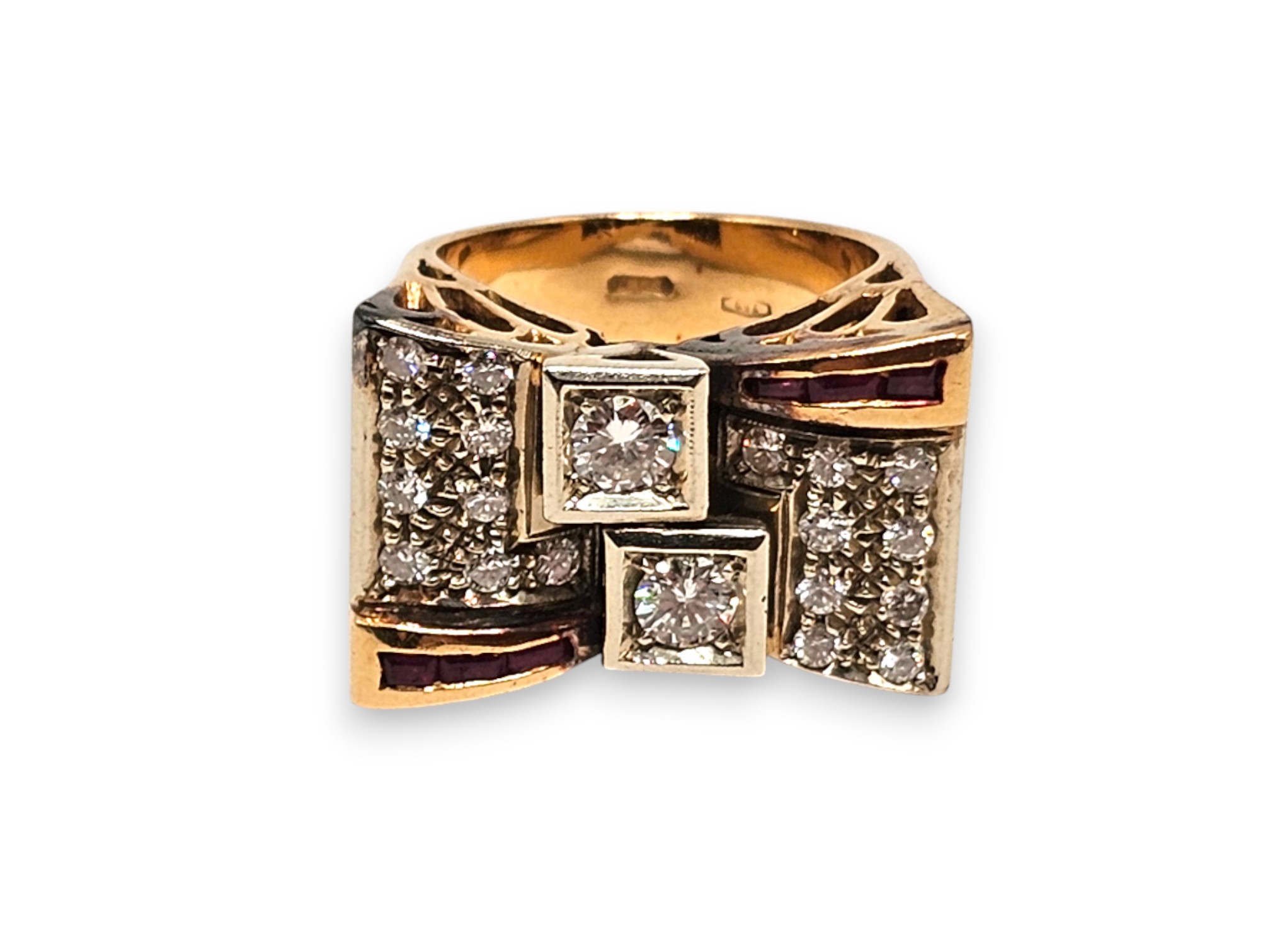 Anello in oro con motivo a fiocco, diamanti e rubini (anni ’40)