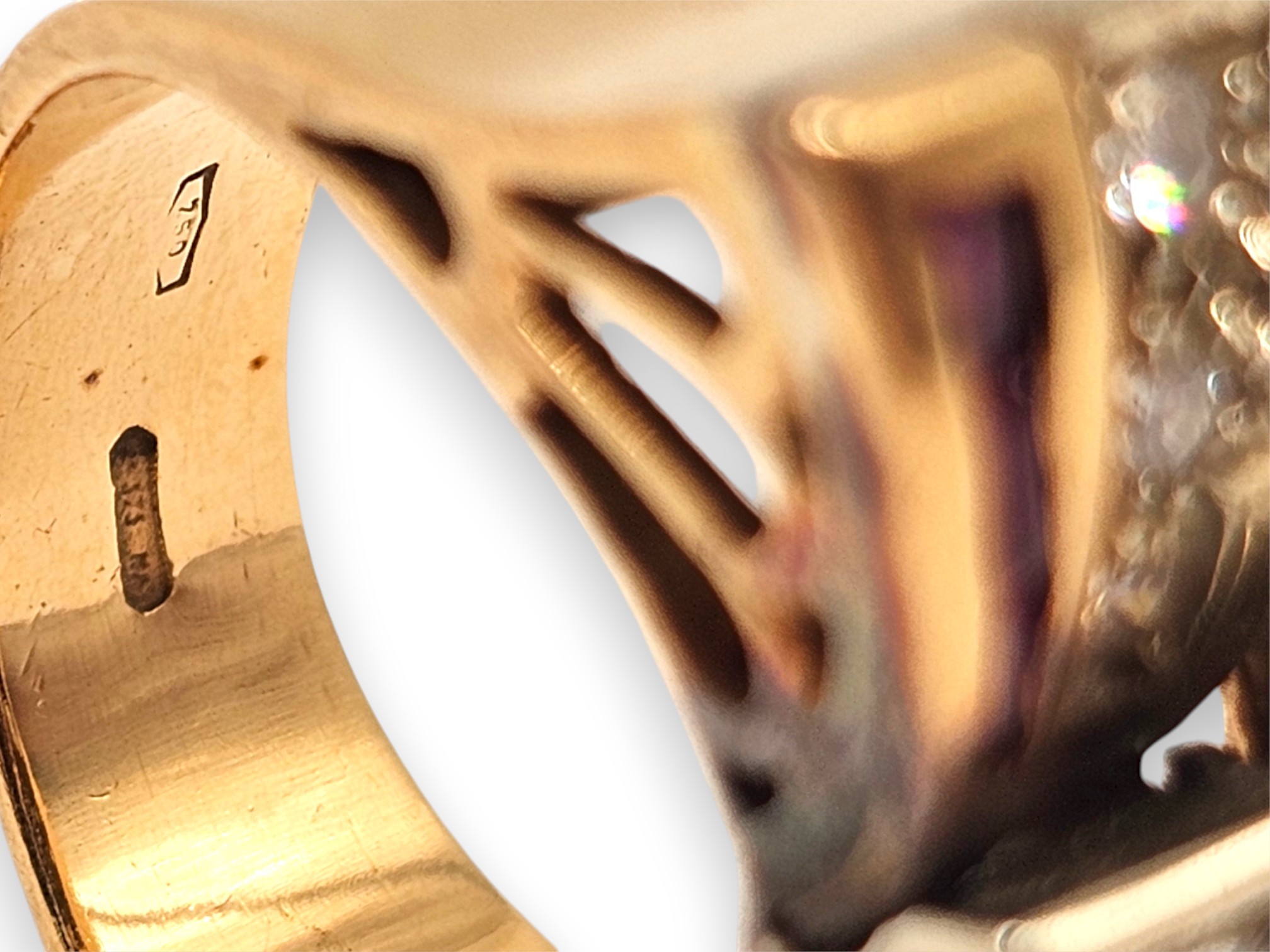 Anello in oro con motivo a fiocco, diamanti e rubini (anni ’40)