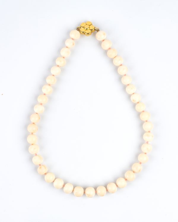 Collana di perle coltivate, fermezza in oro ed argento con diamanti