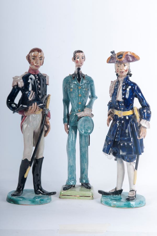 Lotto di tre ceramiche policrome figure di militari