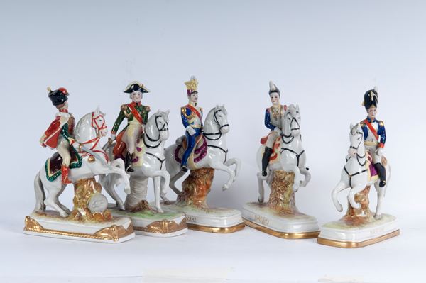 Lotto di cinque porcellane policrome