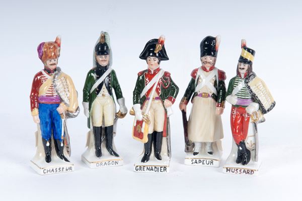 Lotto di cinque porcellane policrome