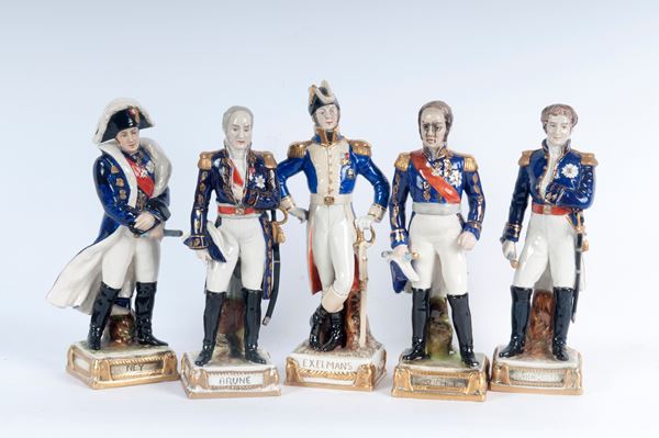 Lotto di cinque porcellane policrome