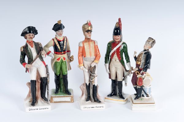 Lotto di cinque porcellane policrome