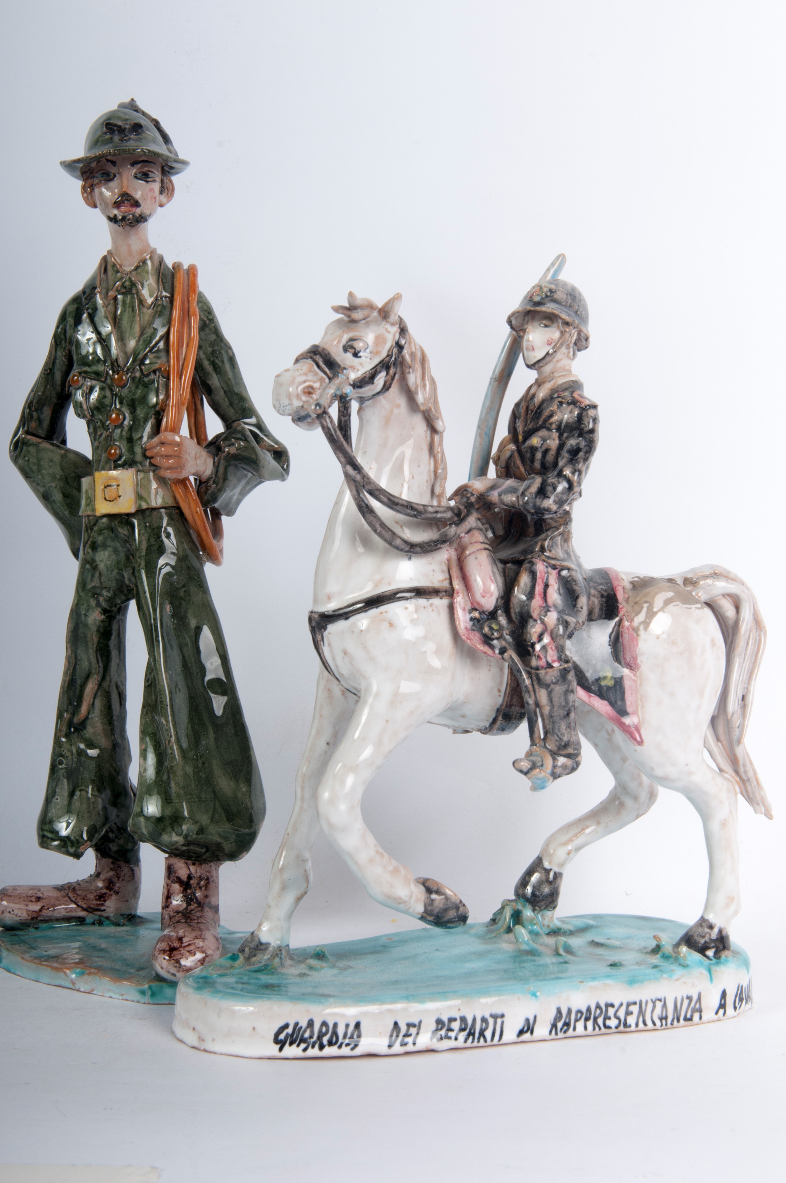Lotto di tre ceramiche policrome