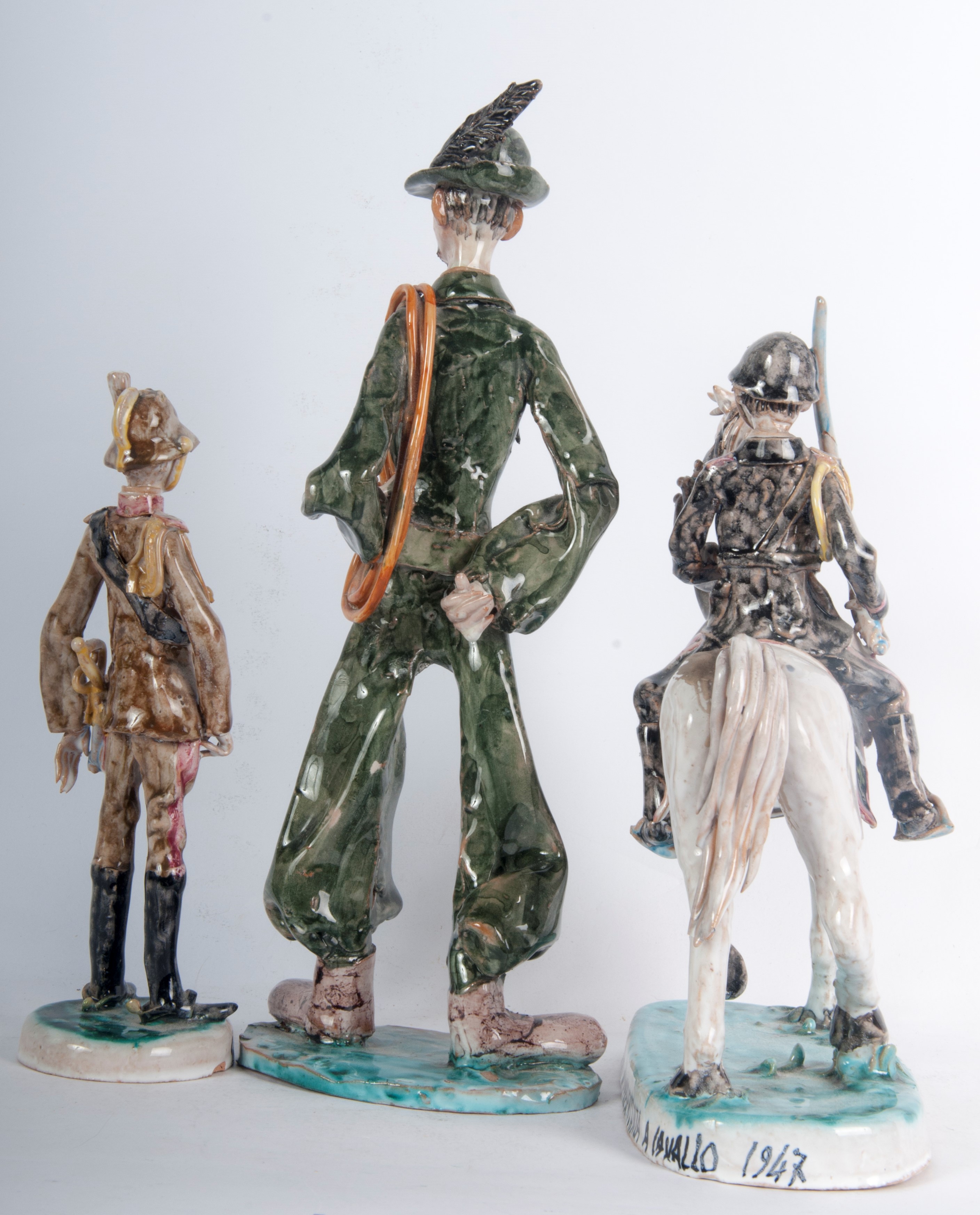 Lotto di tre ceramiche policrome