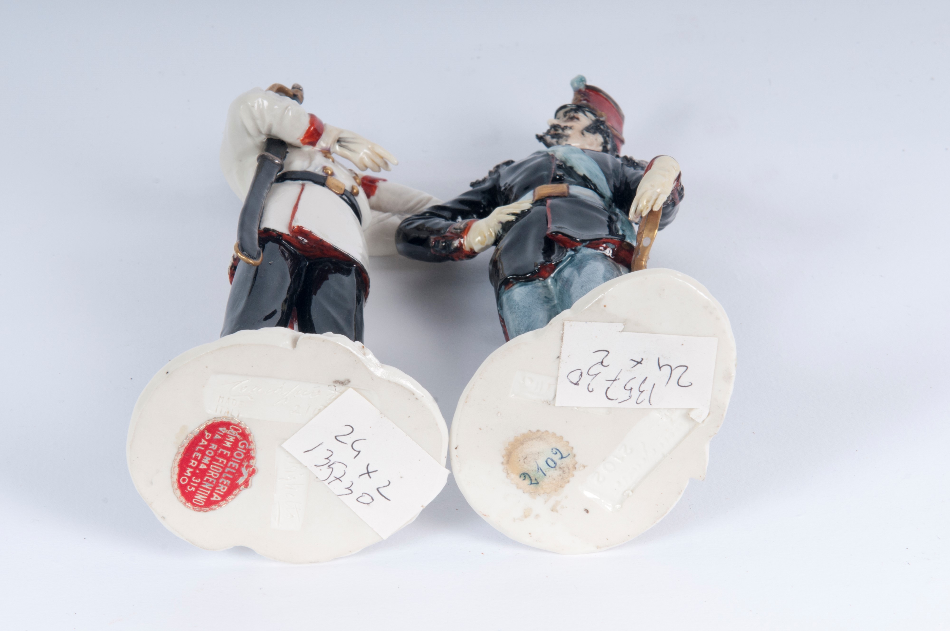 Lotto due porcellane policrome