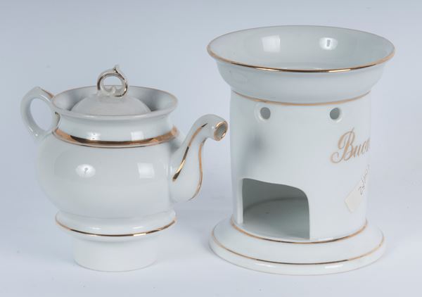 Teiera in porcellana bianca