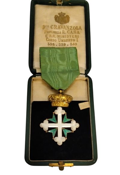 Ordine dei SS Maurizio e Lazzaro, insegna di Cavaliere ufficiale in oro e metallo dorato, primo q...