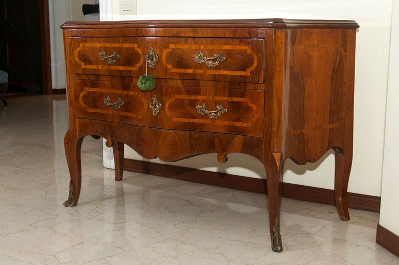 Coppia di cassettoni in legno di noce, XVIII secolo