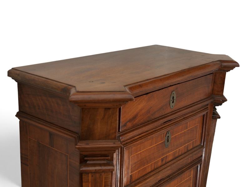 Inginocchiatoio a Cinque Cassetti in Legno di Noce