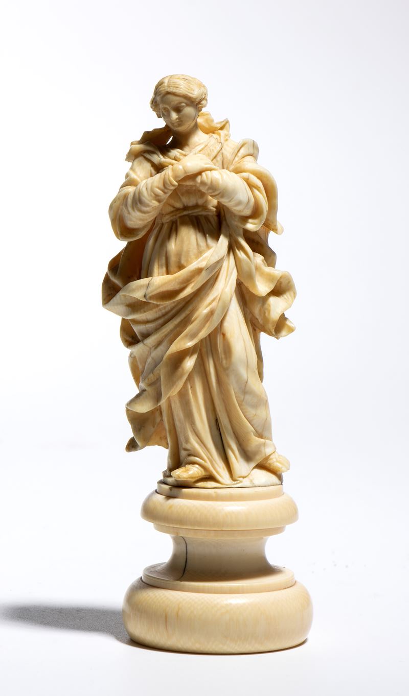 Scultura in avorio raffigurante la Vergine Maria, Sicilia, fine XVII-inizio XVIII secolo