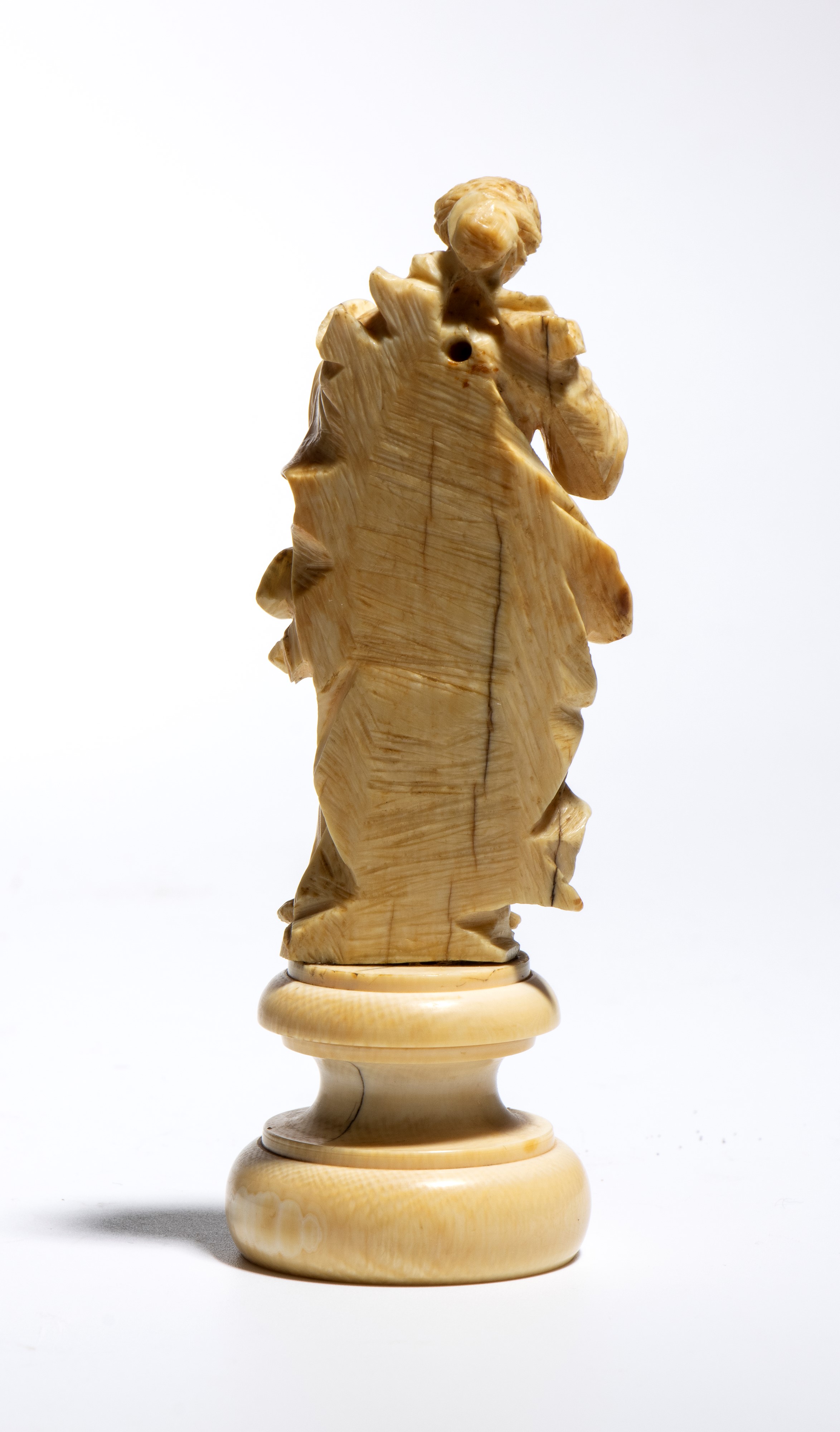Scultura in avorio raffigurante la Vergine Maria, Sicilia, fine XVII-inizio XVIII secolo