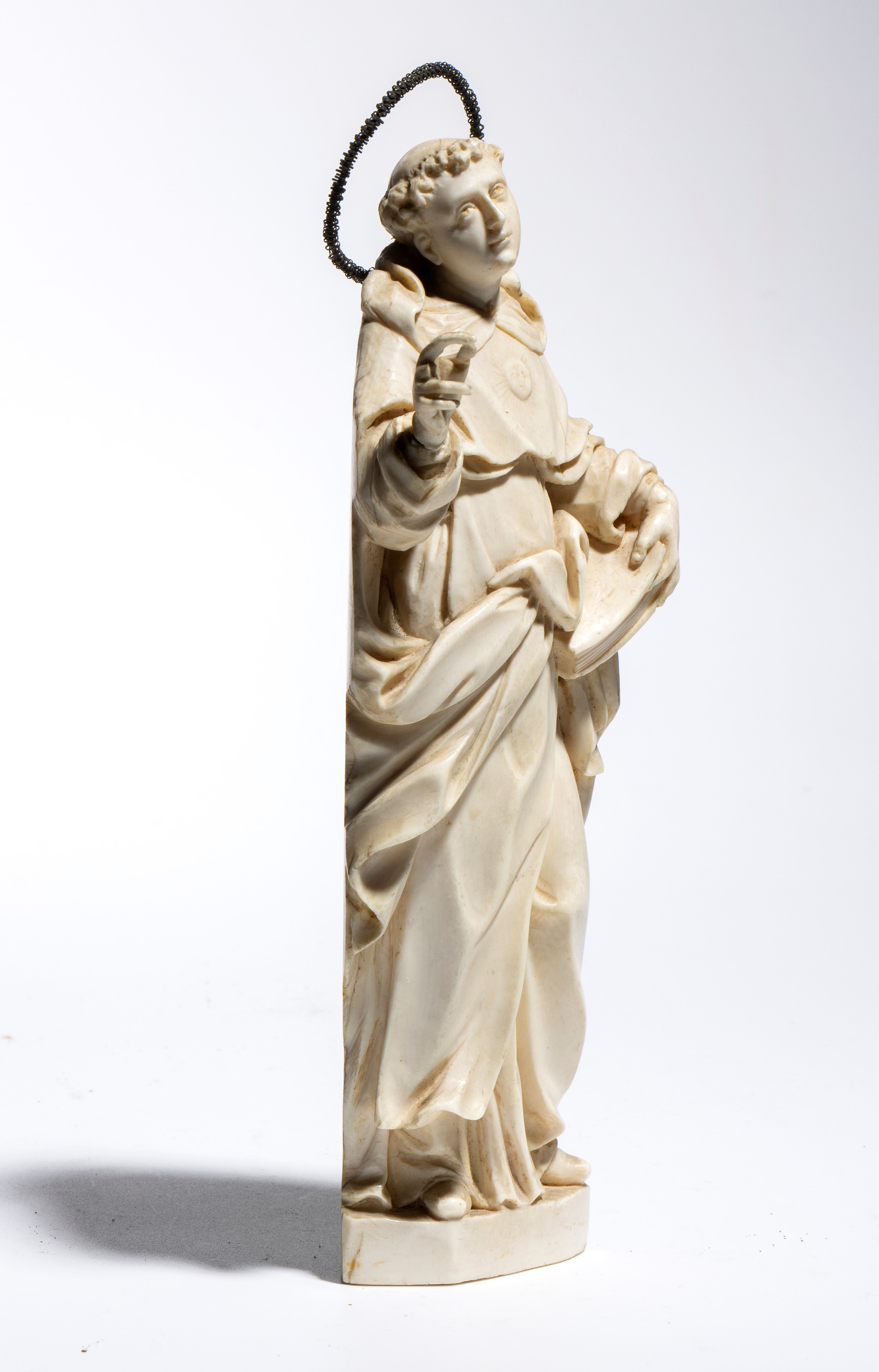 Scultura devozionale, San Tommaso d’Aquino, scultura in avorio a tutto tondo (Sicilia, fine XVII-...