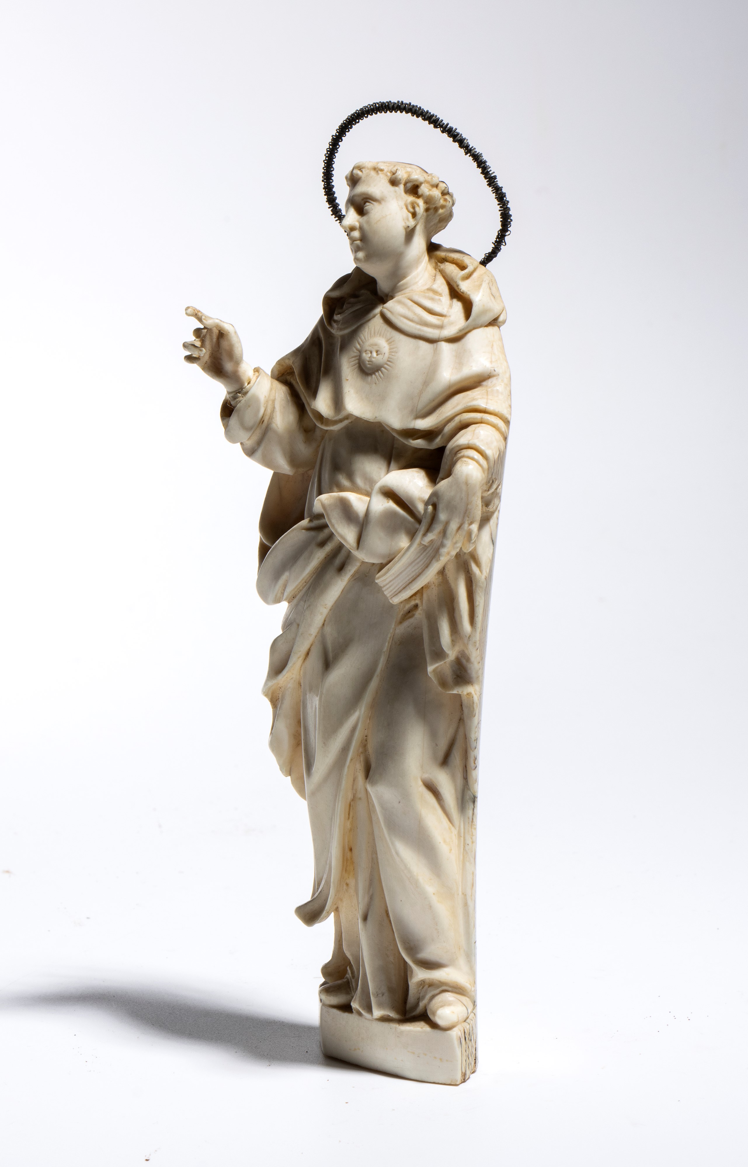 Scultura devozionale, San Tommaso d’Aquino, scultura in avorio a tutto tondo (Sicilia, fine XVII-...