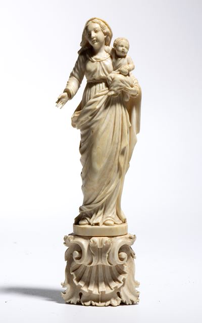 Sicilia, fine XVII - inizio XVIII secolo, Scultura in avorio raffigurante Madonna con Bambino