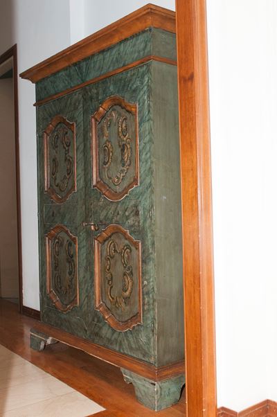 Credenza, legno laccato verde, fine XIX - inizio XX secolo