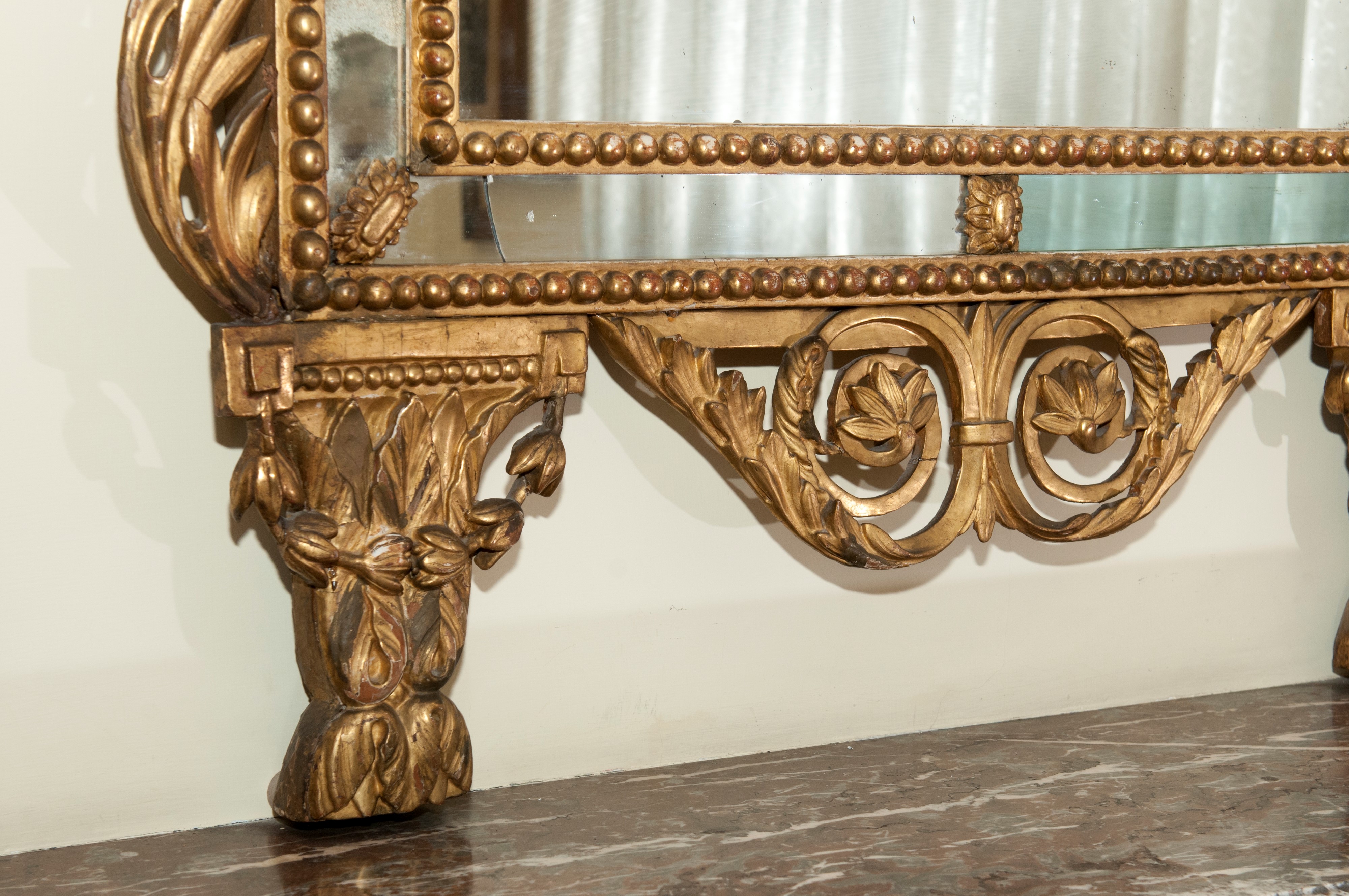 Specchiera da parete in legno dorato, XIX secolo