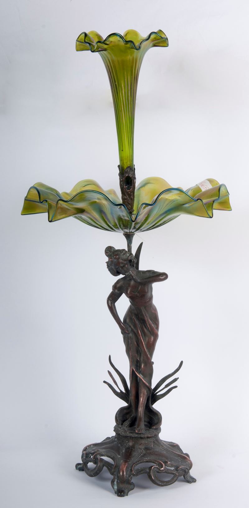 Scultore Francese, Centrotavola in bronzo con figura femminile e tulipaniera in vetro verde