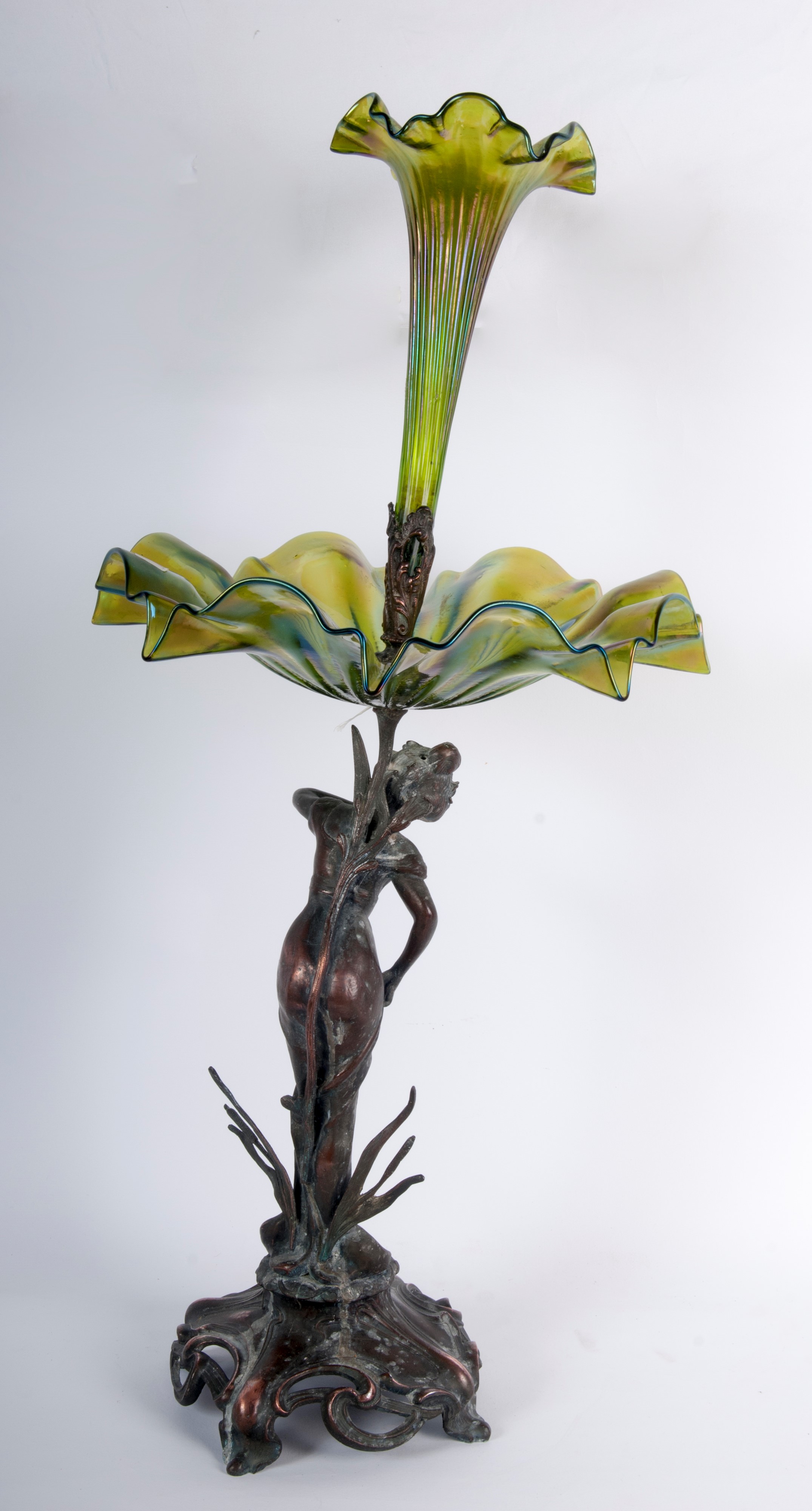 Scultore Francese, Centrotavola in bronzo con figura femminile e tulipaniera in vetro verde