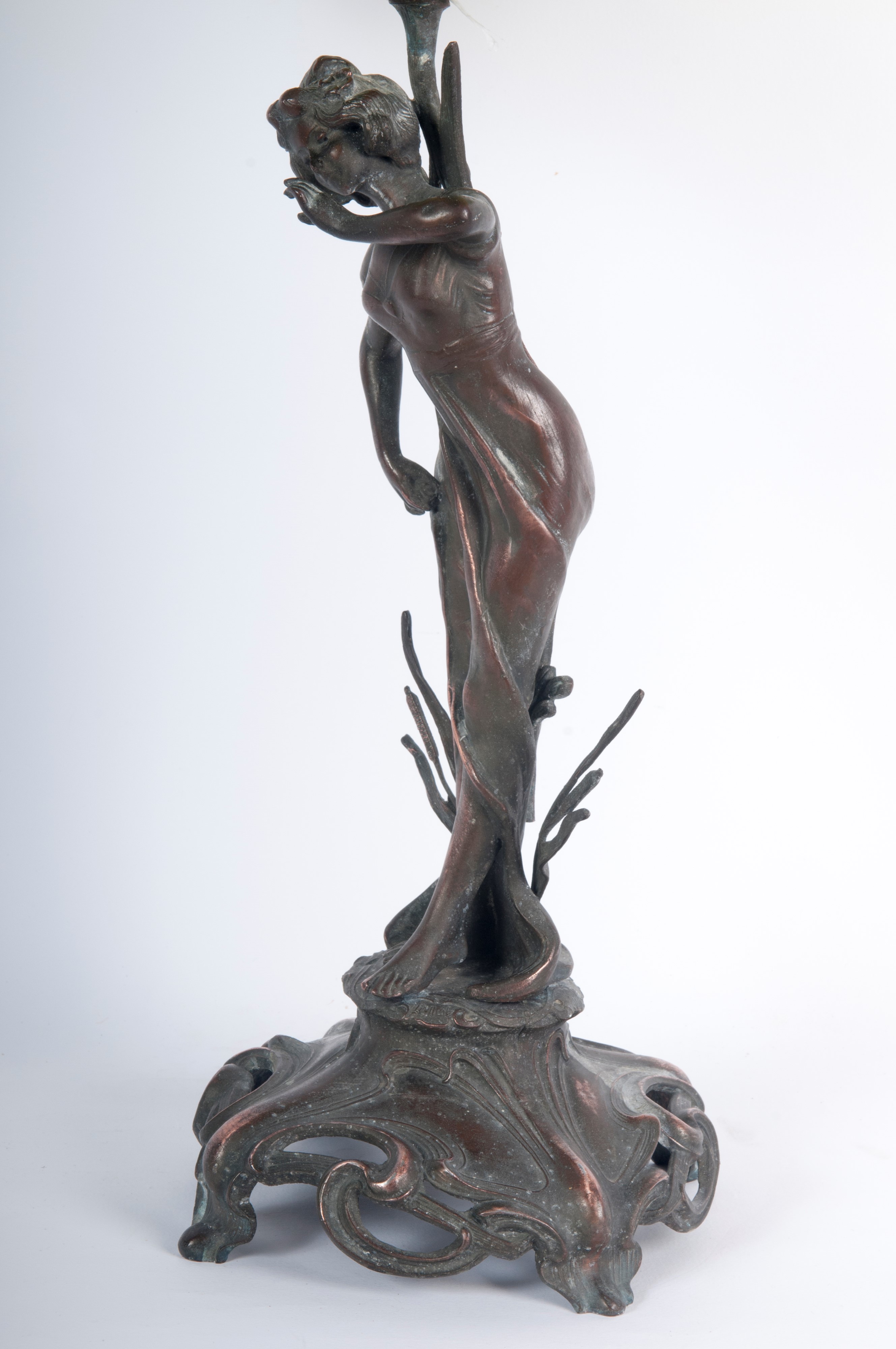 Scultore Francese, Centrotavola in bronzo con figura femminile e tulipaniera in vetro verde
