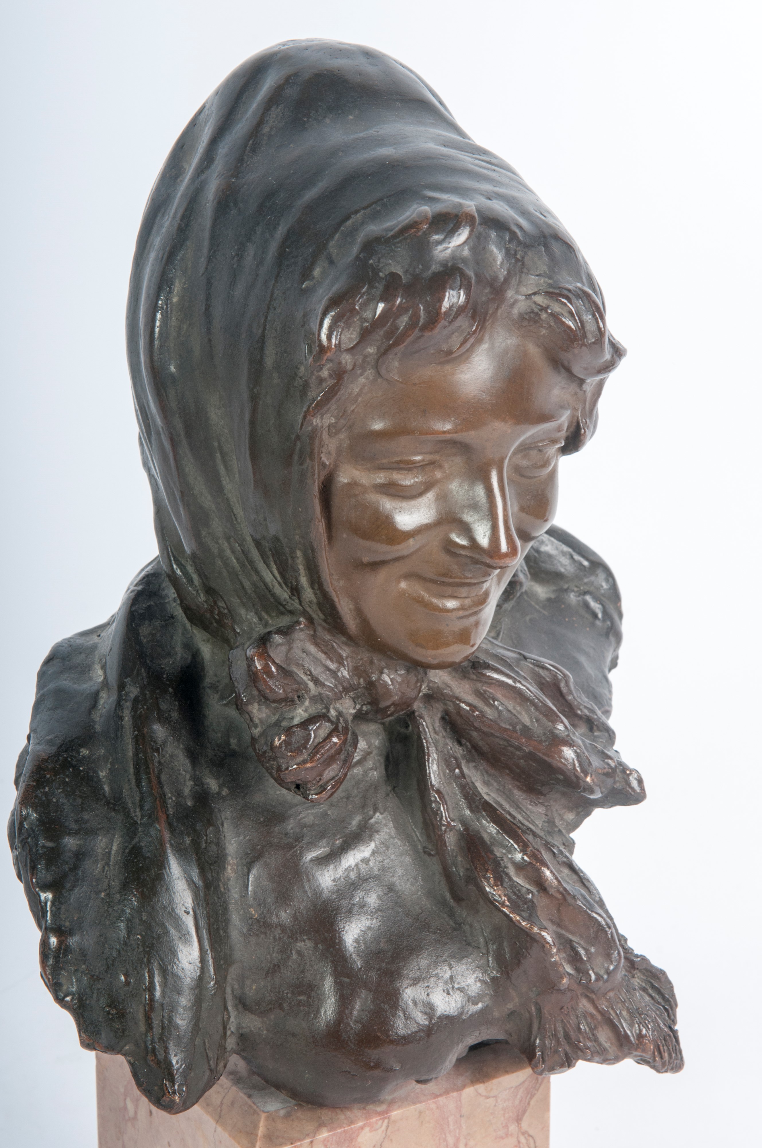 Scultore Ignoto, Busto di donna in bronzo su base in marmo