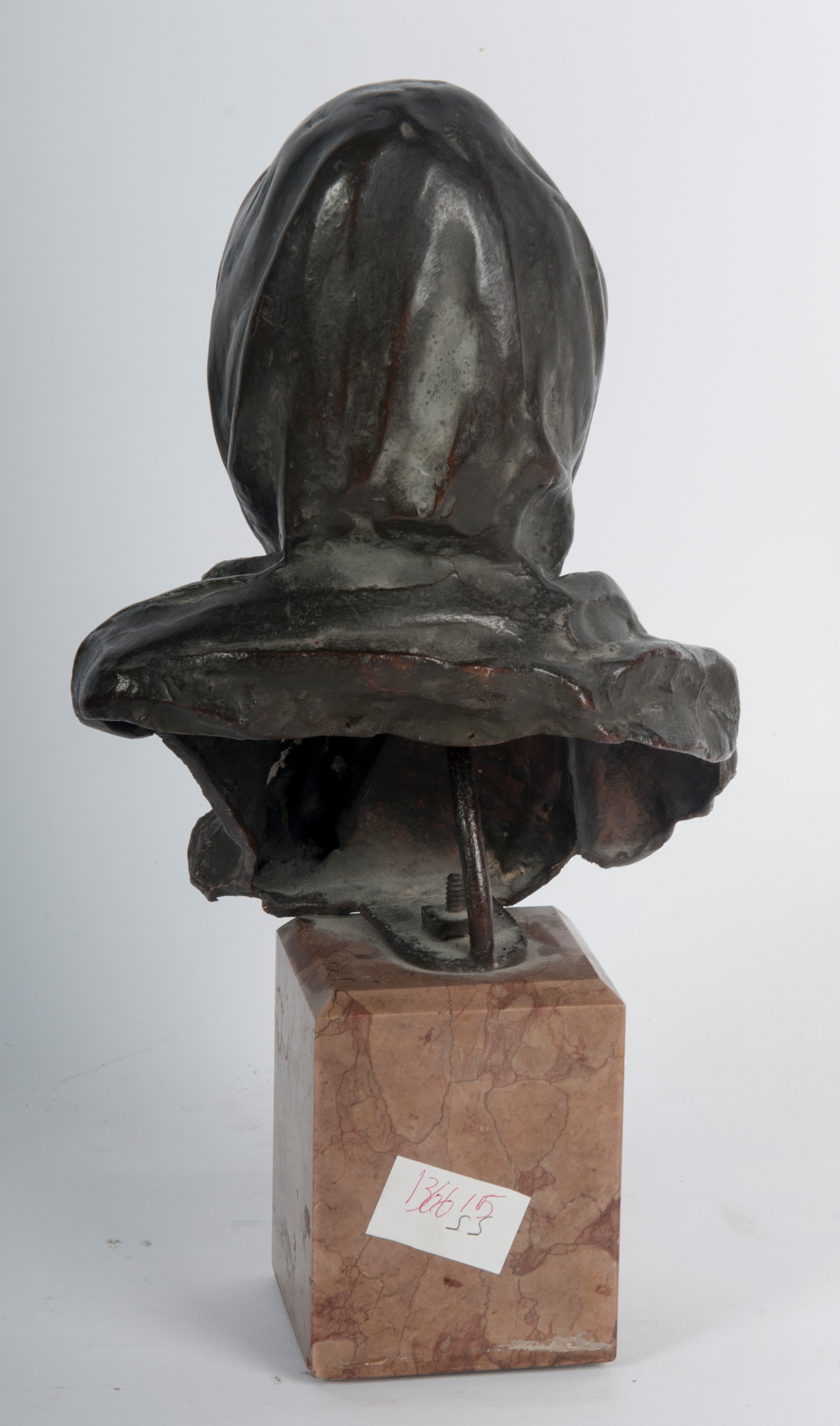 Scultore Ignoto, Busto di donna in bronzo su base in marmo