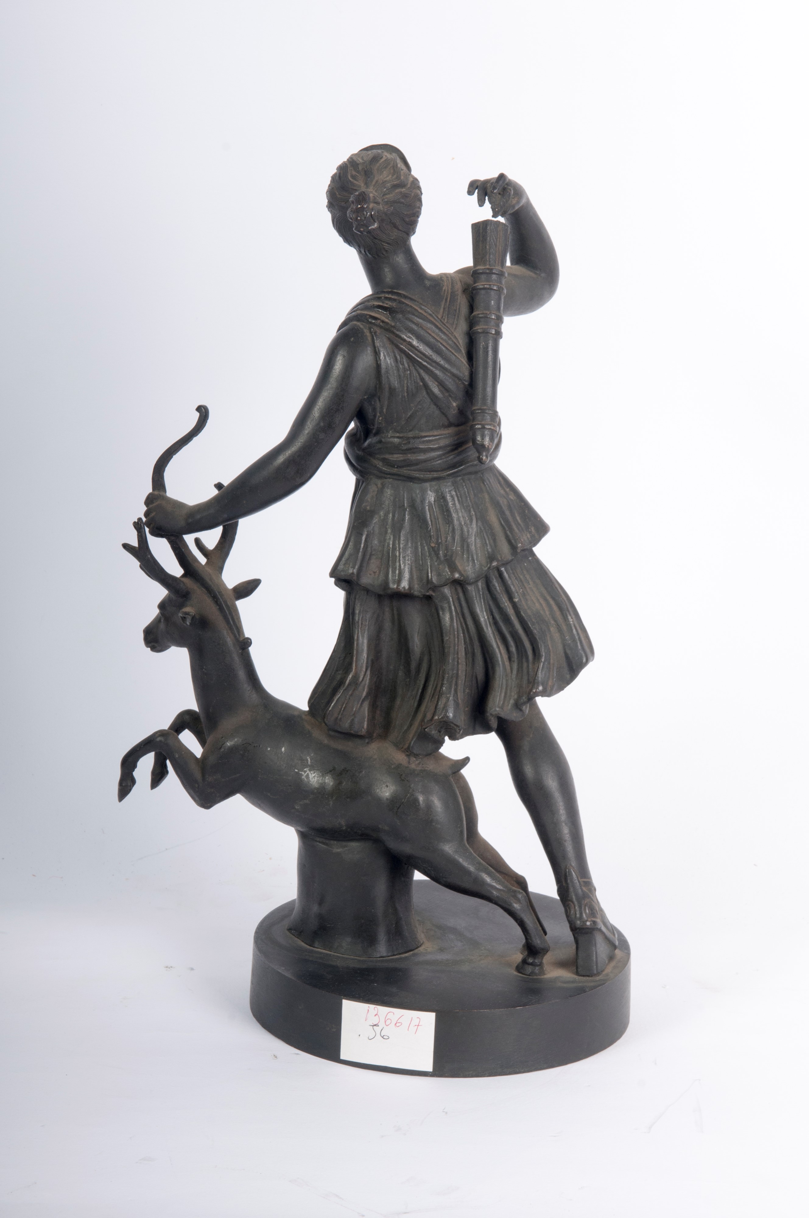 Scultore sconosciuto, Diana con cervo, scultura in bronzo
