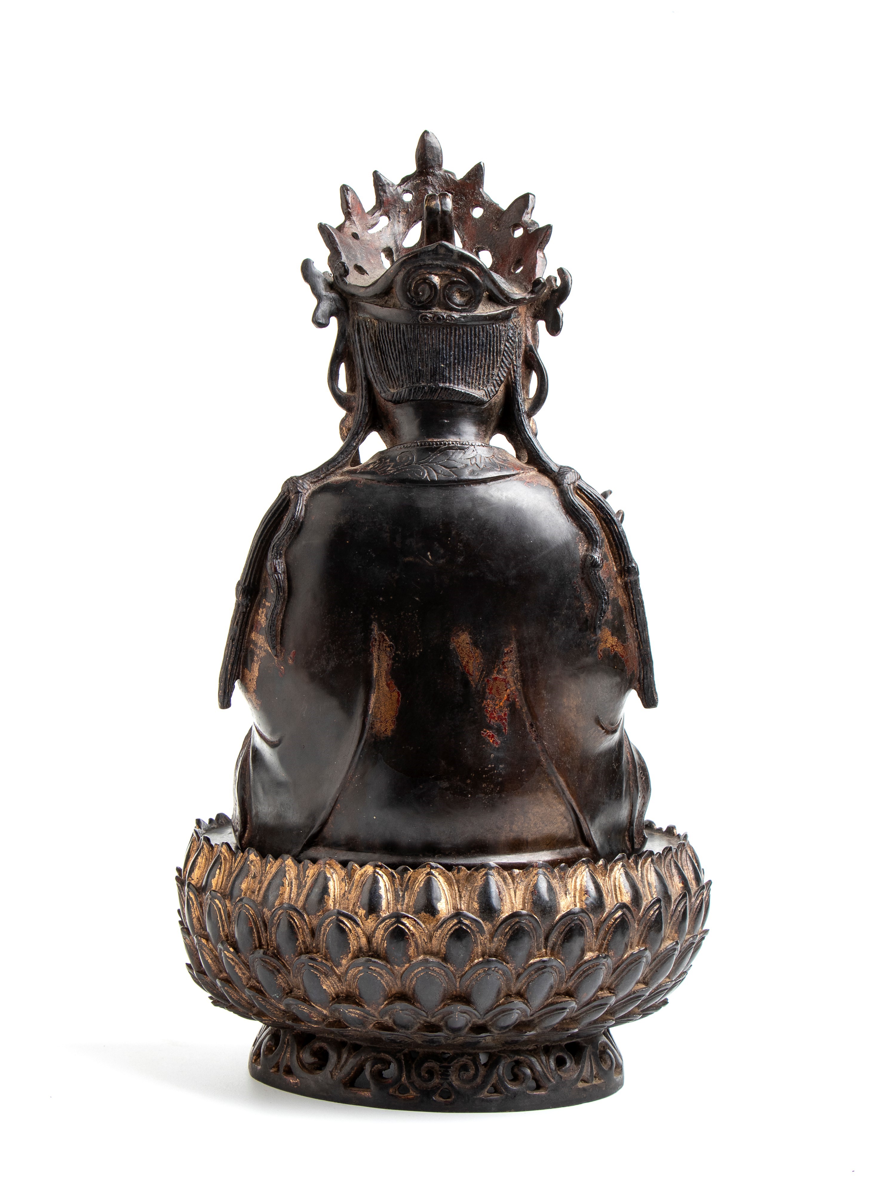 Figura in bronzo di Bodhisattva su insolita base a forma di petali di loto a più livelli