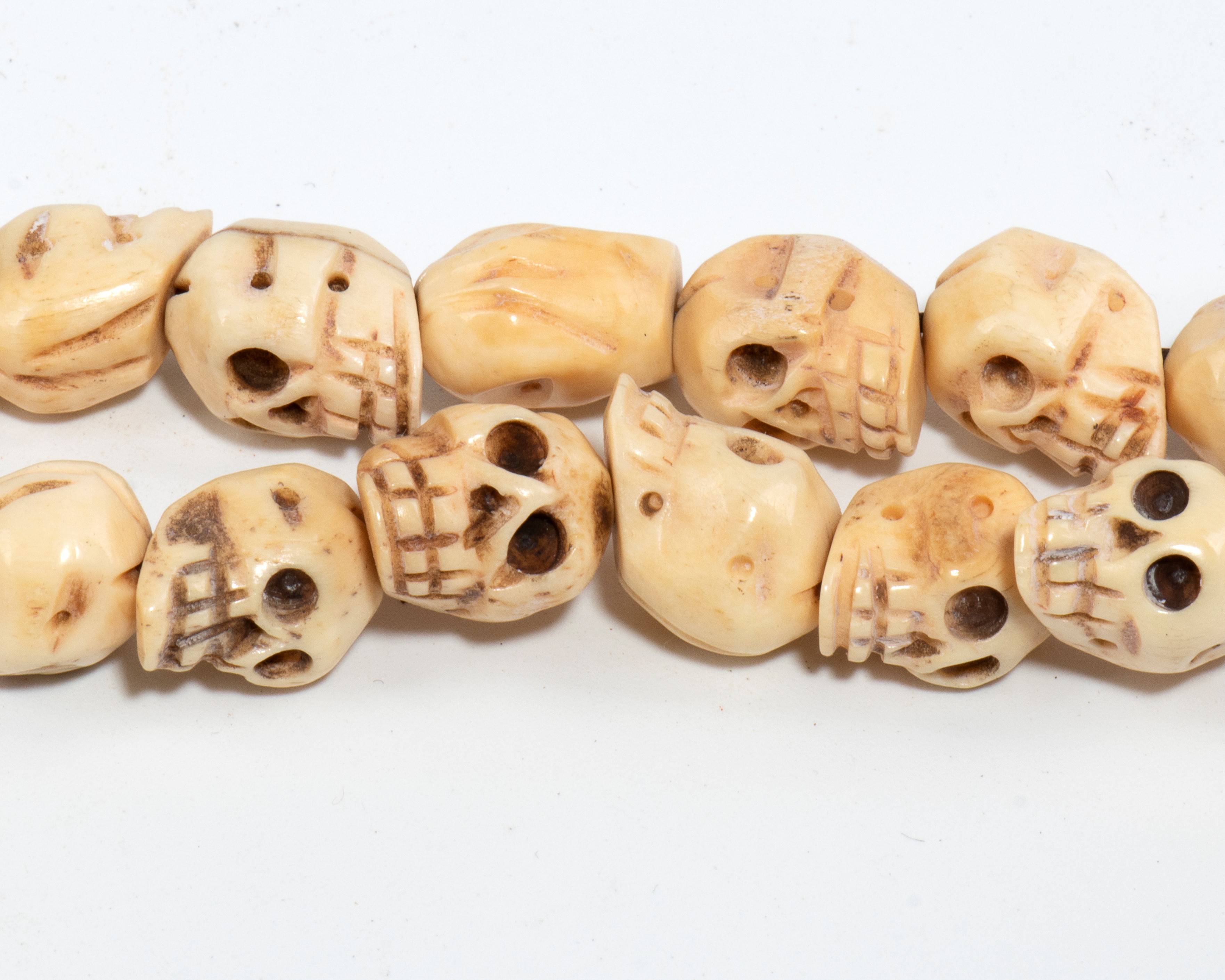 Lotto di tre collane con teschi, Tibet