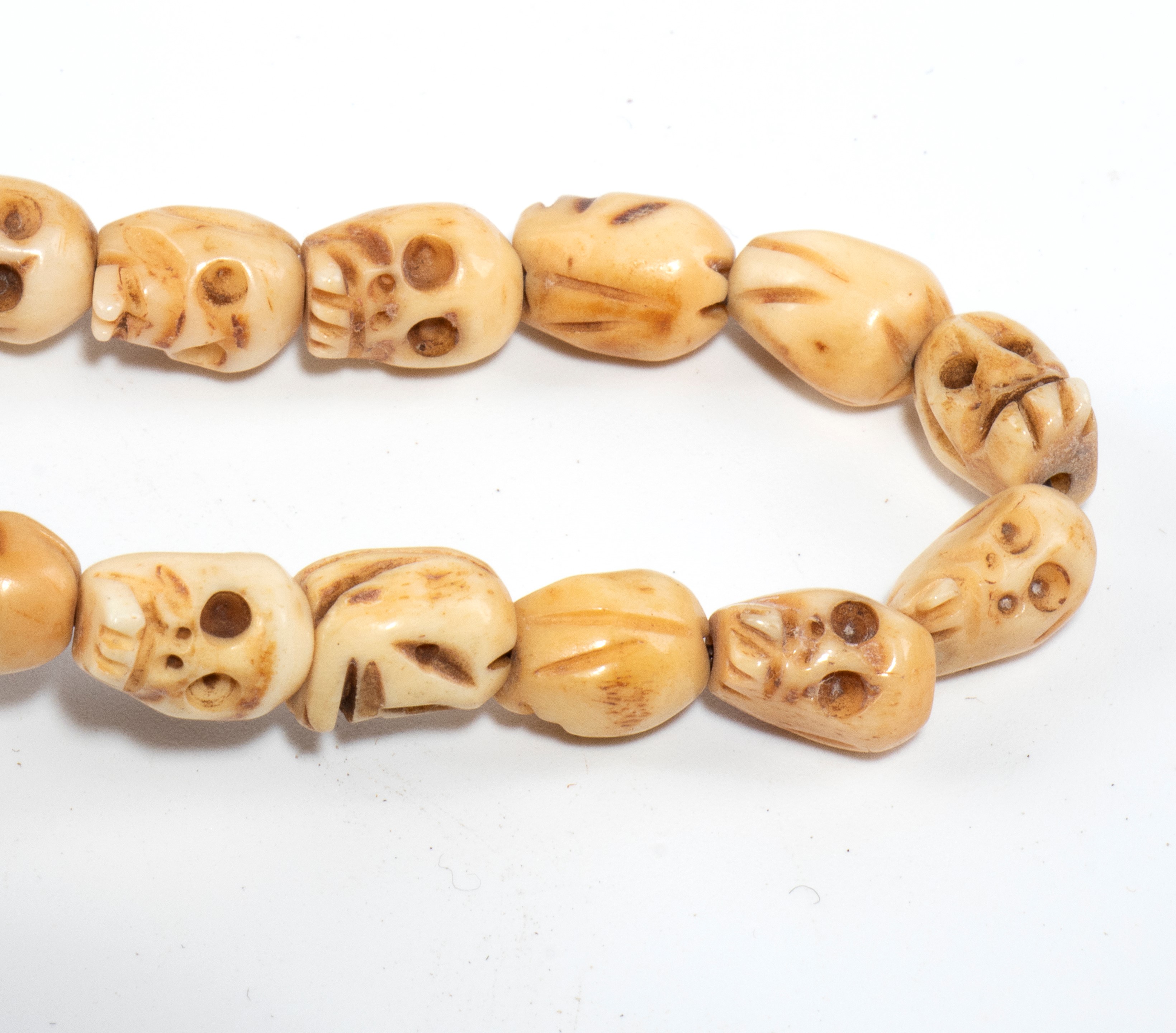 Lotto di tre collane con teschi, Tibet