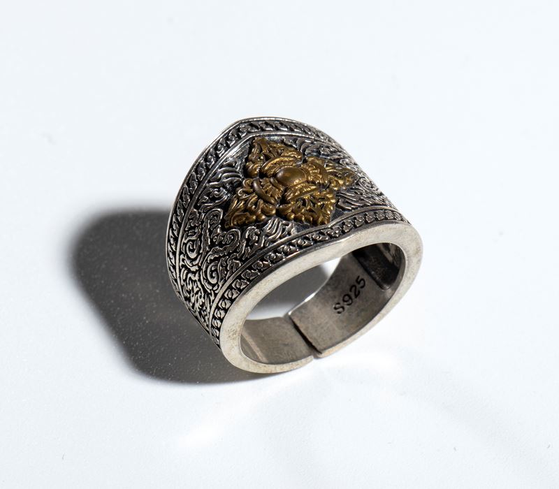 Anello con Vajra (Dorje), Cina