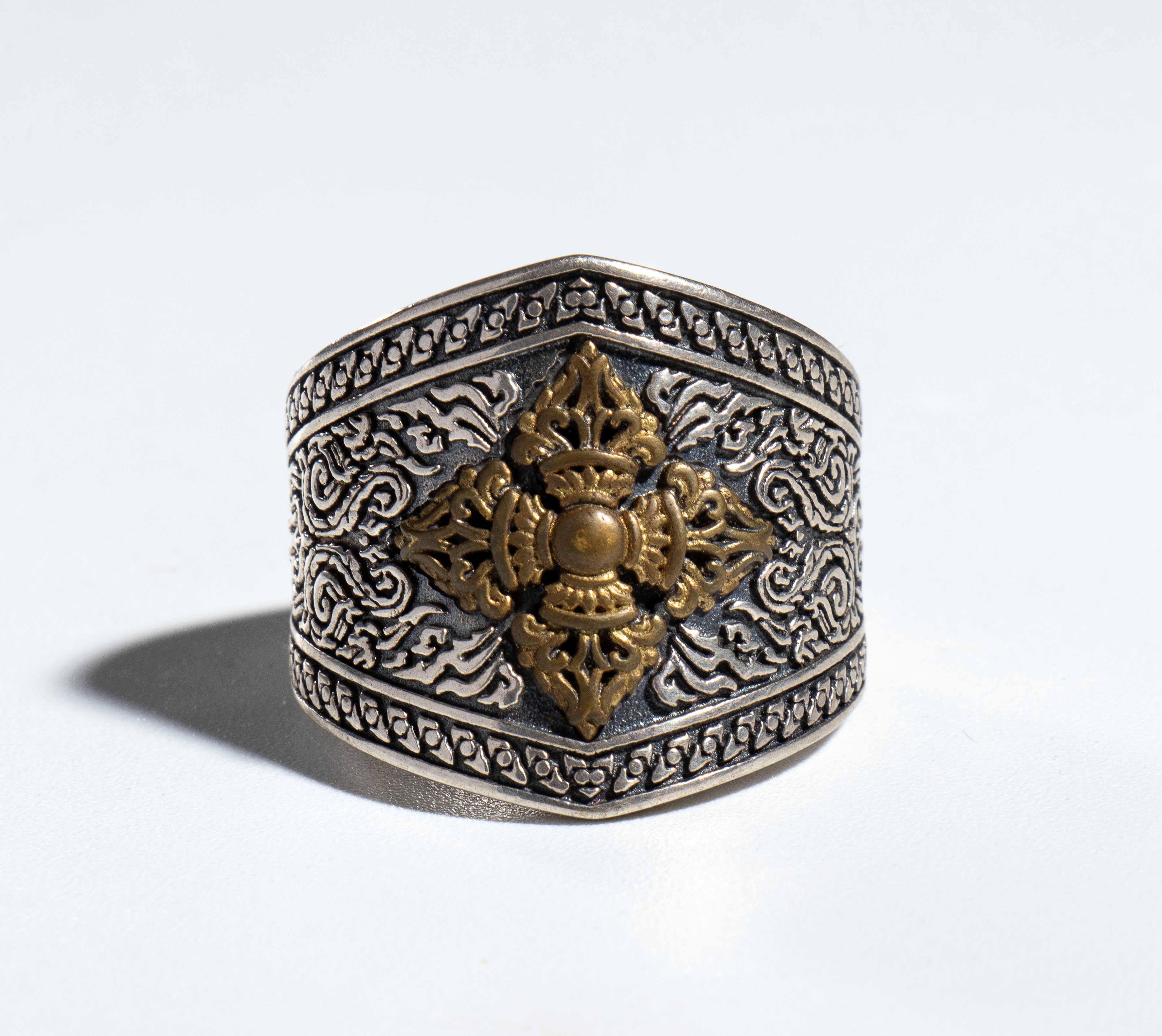 Anello con Vajra (Dorje), Cina
