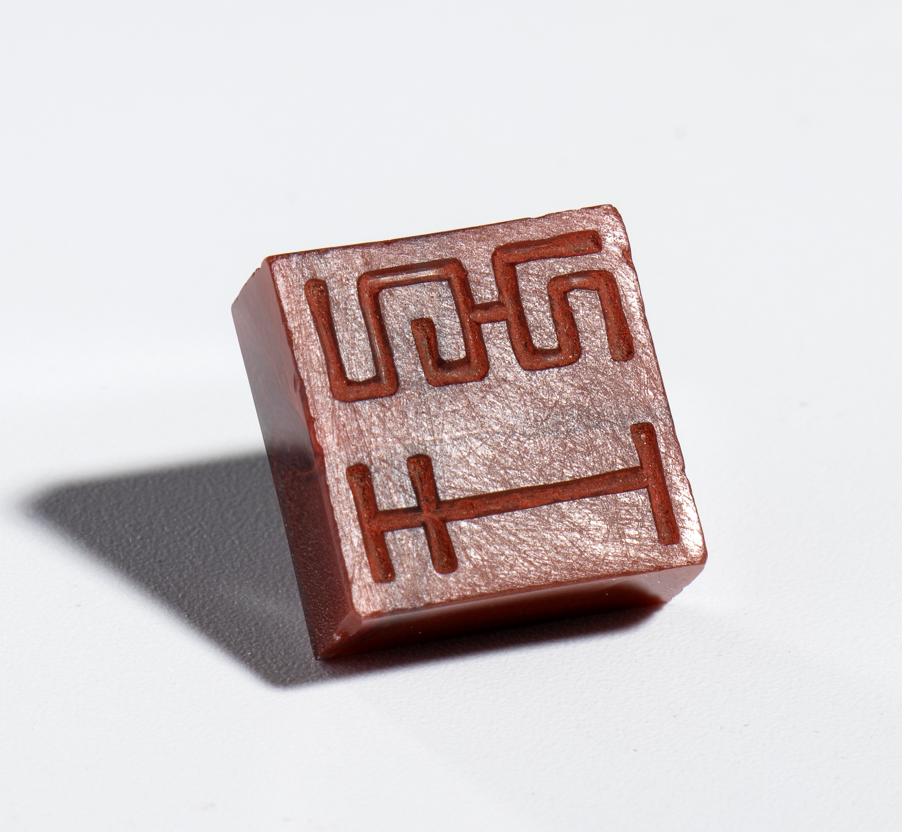 Gruppo di Sigilli sasanide in agata e perle in agata a venature, Iran e Cina