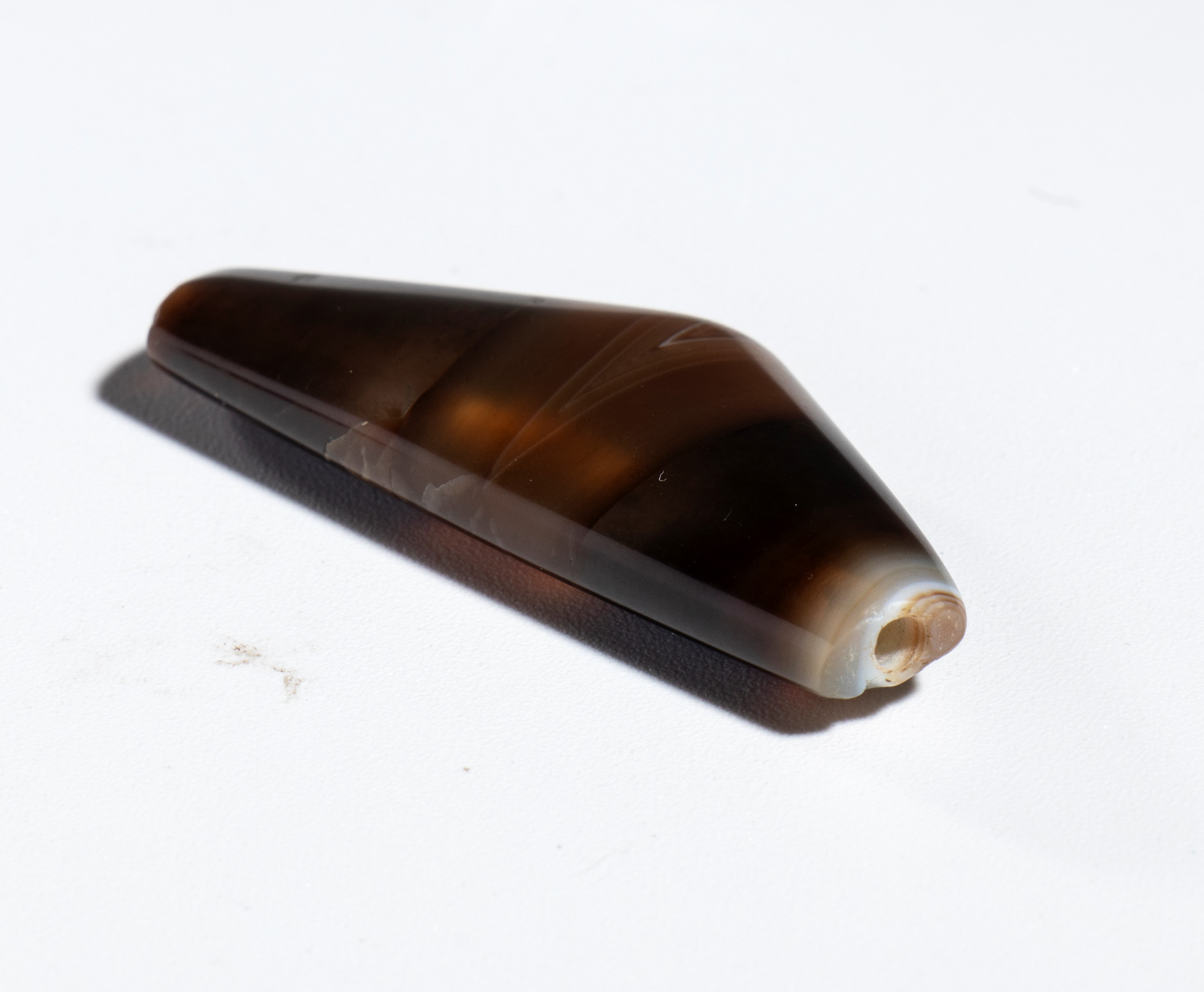 Gruppo di Sigilli sasanide in agata e perle in agata a venature, Iran e Cina