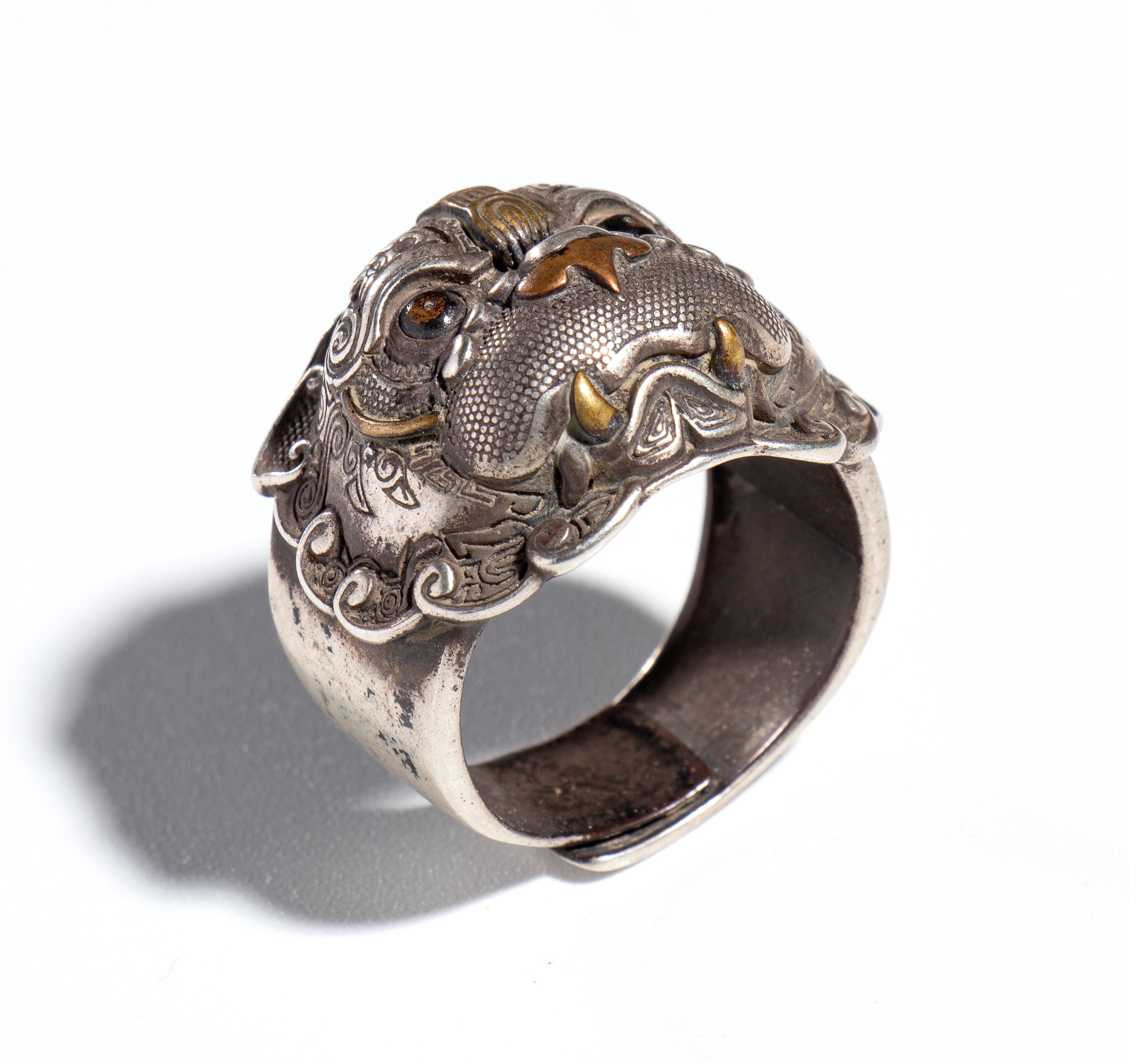 Anello Zhibaba con testa di animale